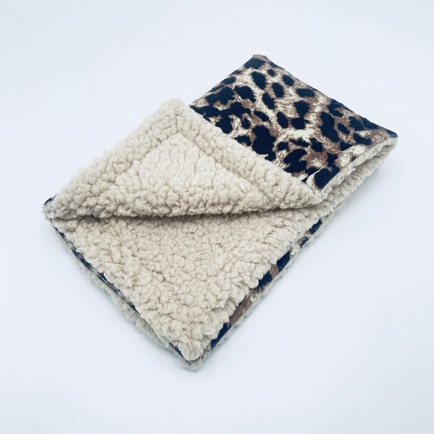 ComfyRug Cheetah vanntett hundeteppe - Hundetepper