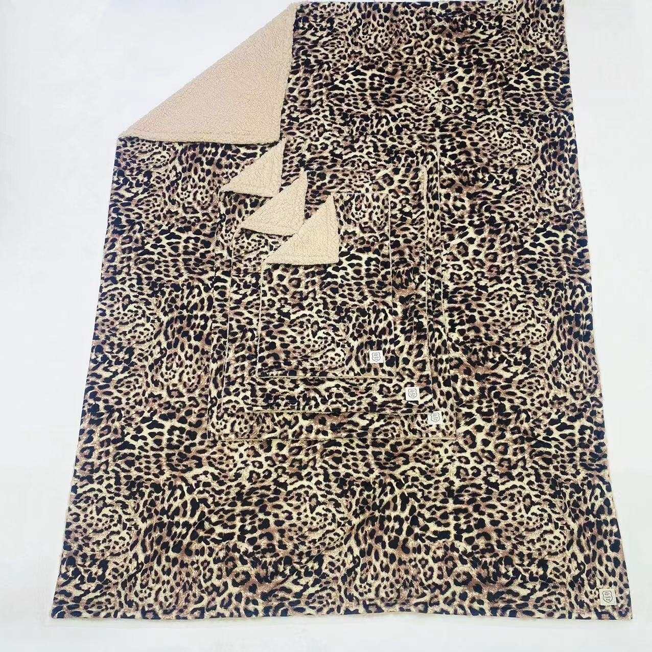 ComfyRug Cheetah vanntett hundeteppe - Hundetepper